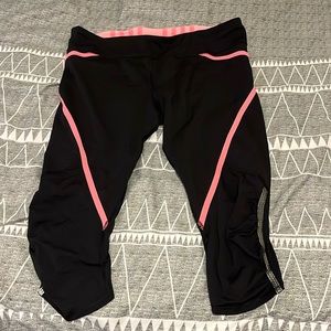 Women’s Lululemon yoga pants